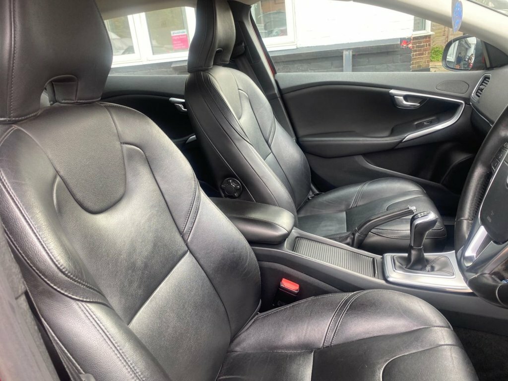 Volvo V40 2L Inscription LS17FZU Red #2