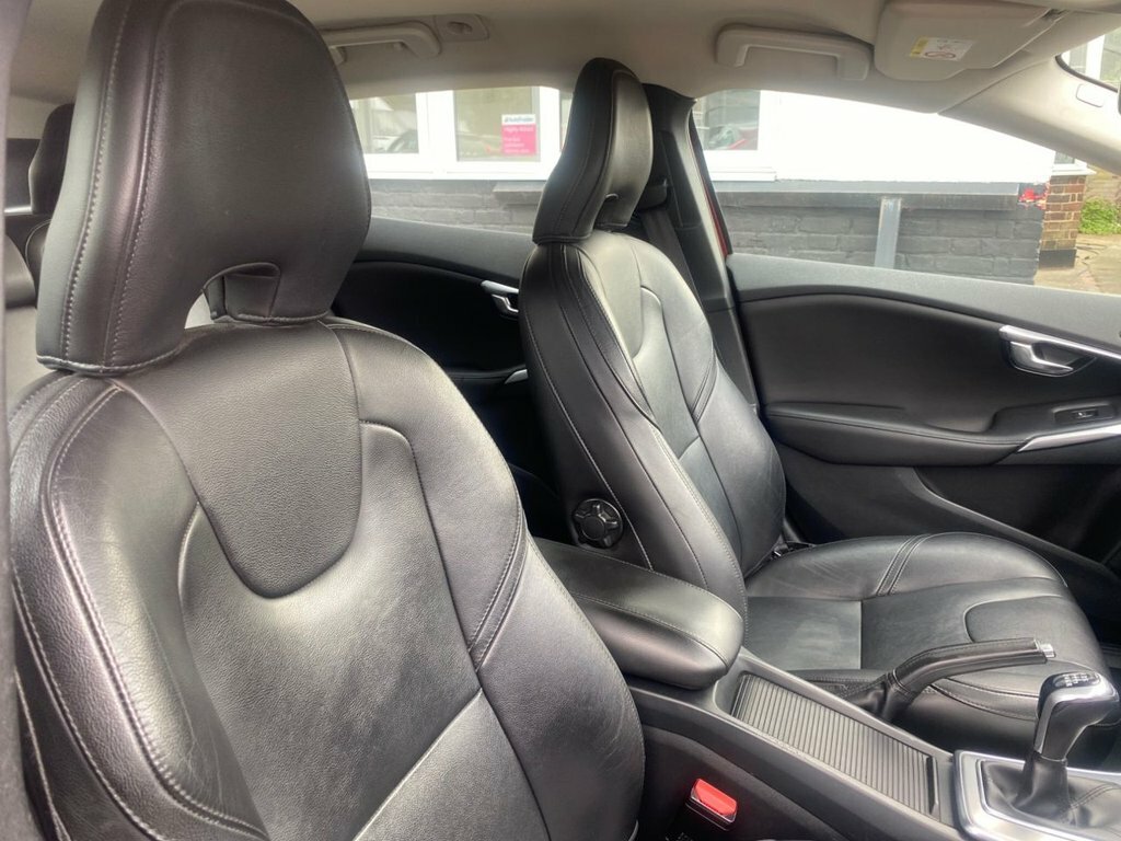 Volvo V40 2L Inscription Red