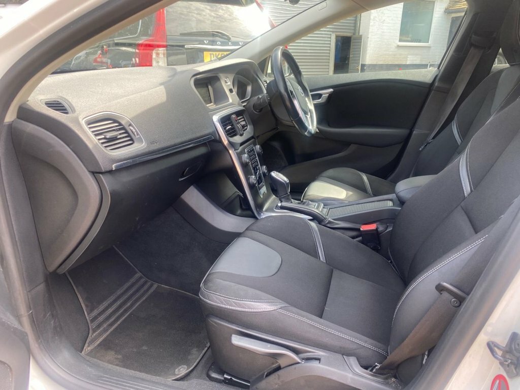 Volvo V40 2.0 D3 Es Nav 2012 Grey #10