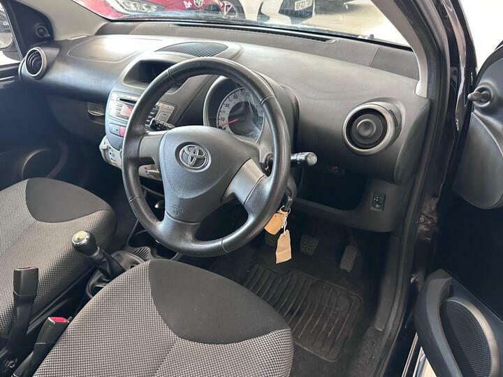 Toyota Aygo 1.0 Vvt-i Ice Euro 5 YP12OGA Black #6