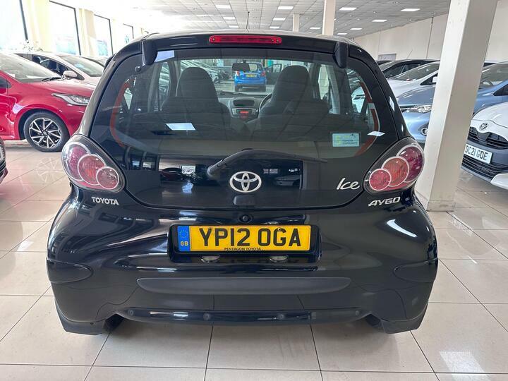 Toyota Aygo 1.0 Vvt-i Ice Euro 5 YP12OGA Black #4