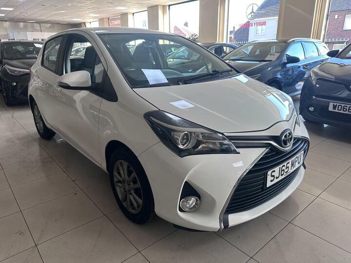 Toyota Yaris 1.33 Dual Vvt-i Icon Euro 5 Euro 5 SJ65MPU White #2