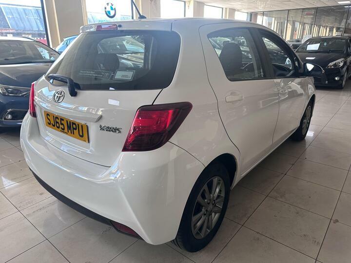 Toyota Yaris 1.33 Dual Vvt-i Icon Euro 5 Euro 5 SJ65MPU White #3