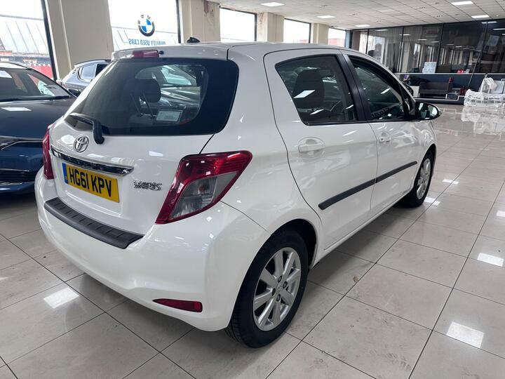 Toyota Yaris 1.33 Dual Vvt-i T Spirit Multidrive S Euro 5 HG61KPV White #3