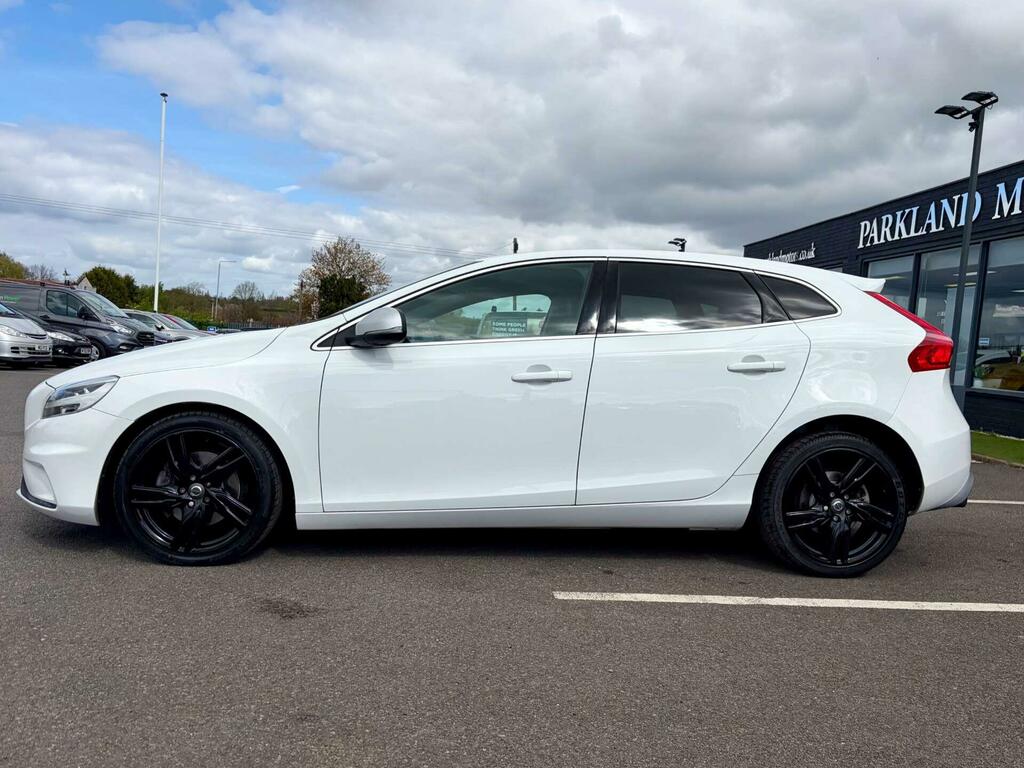 Volvo V40 2.0 T3 R-design Pro Euro 6 Ss WF67LTY White #5