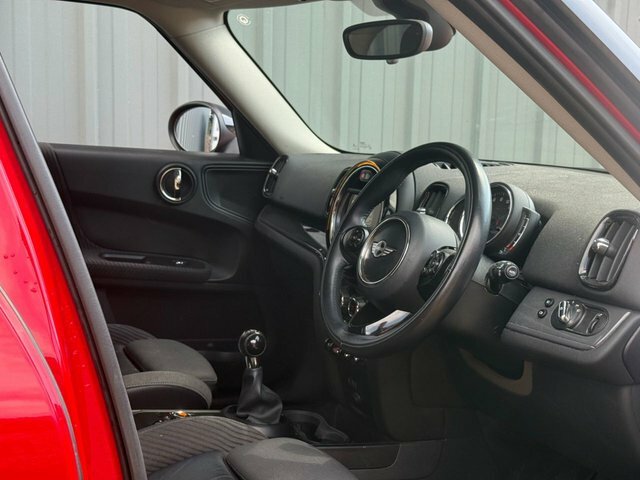 Mini Countryman 1.5 Suv YC67GYK Red #5