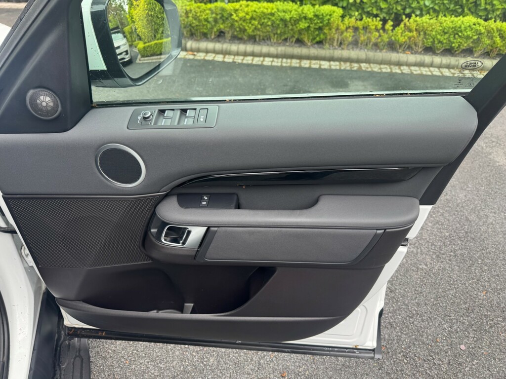 Land Rover Discovery Sdv6 Se White #6