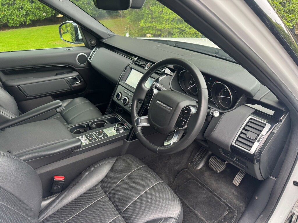 Land Rover Discovery Estate MM68PZO White #2