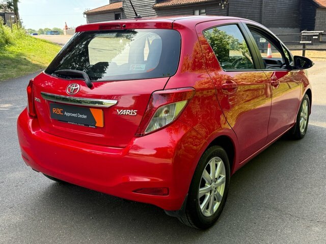 Toyota Yaris Dual Vvt-i Tr Hatchback BN63VHG Red #6