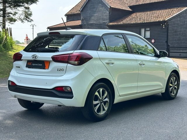 Hyundai I20 Se Launch Edition Hatchback EN68XVL White #4