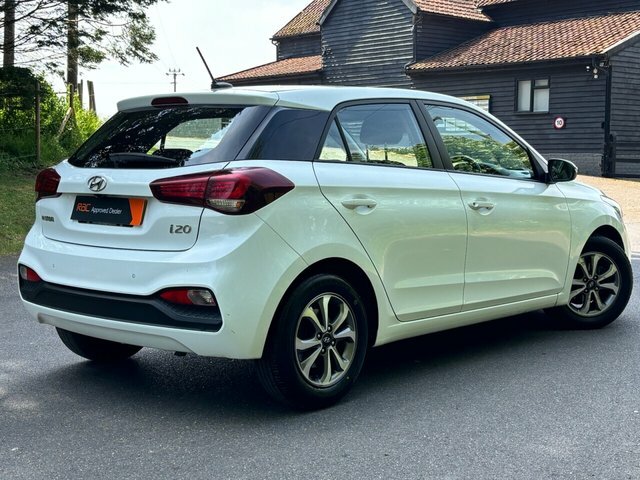 Hyundai I20 Se Launch Edition Hatchback EN68XVL White #2