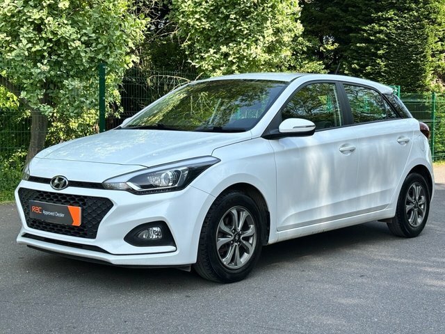 Hyundai I20 Se Launch Edition Hatchback EN68XVL White #3