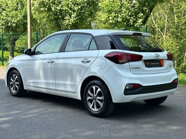 Hyundai I20 Se Launch Edition Hatchback EN68XVL White #6