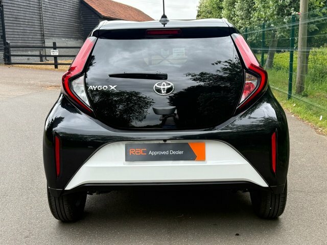 Toyota Aygo X Vvt-i Edge Hatchback EK75JXH White #4