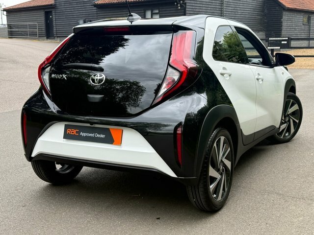 Toyota Aygo X Vvt-i Edge Hatchback EK75JXH White #2