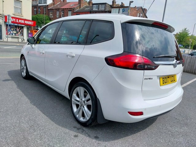 Vauxhall Zafira Tourer Mpv BD17UZU White #4