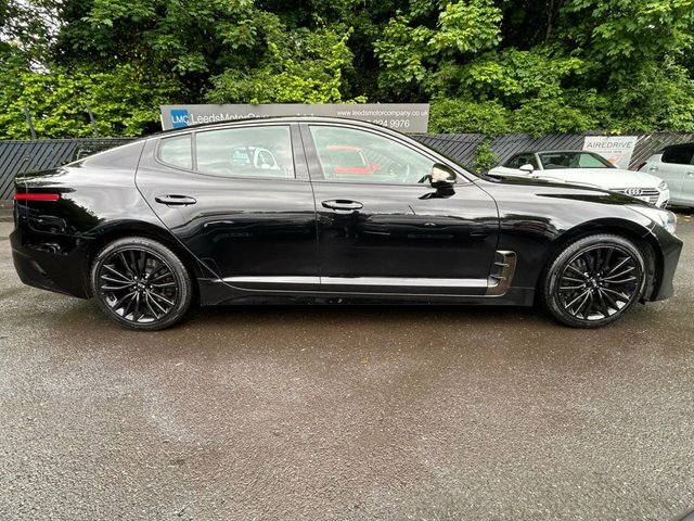 Kia Stinger Hatchback Red #2
