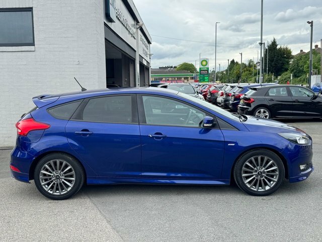 Ford Focus Hatchback AV18VBG Blue #2