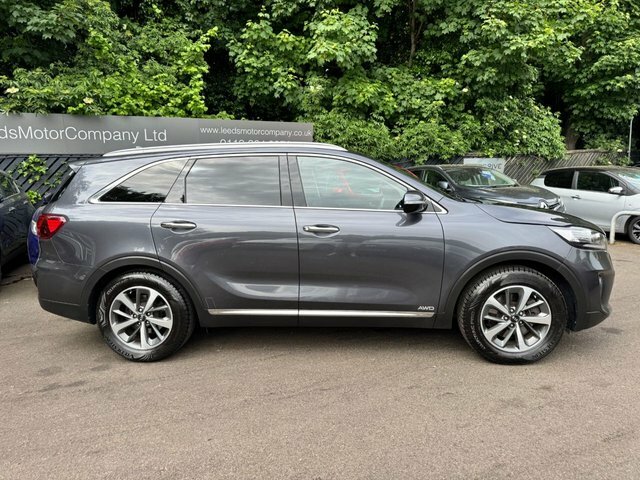 Kia Sorento Suv NA19VGD Grey #2