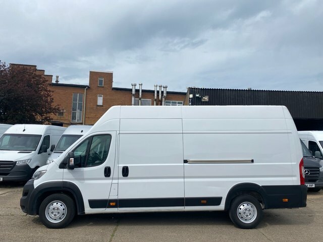 Citroen Relay 2.2 Bluehdi 35 Enterprise CF73WDU White #2