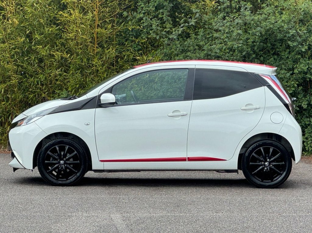 Toyota Aygo 1L X-press EK17XLO White #4