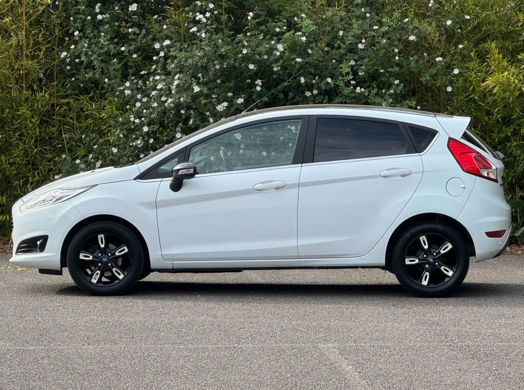 Ford Fiesta 1L Zetec White Edition FN16NYK White #4
