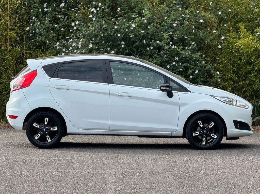 Ford Fiesta 1L Zetec White Edition FN16NYK White #3