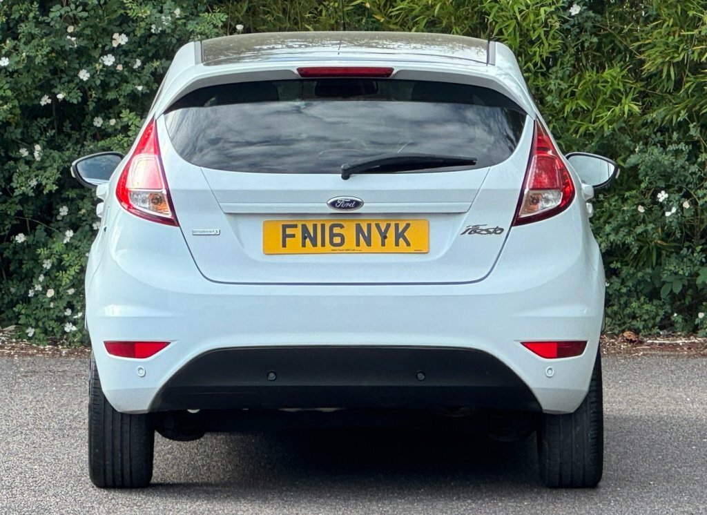 Ford Fiesta 1L Zetec White Edition FN16NYK White #6