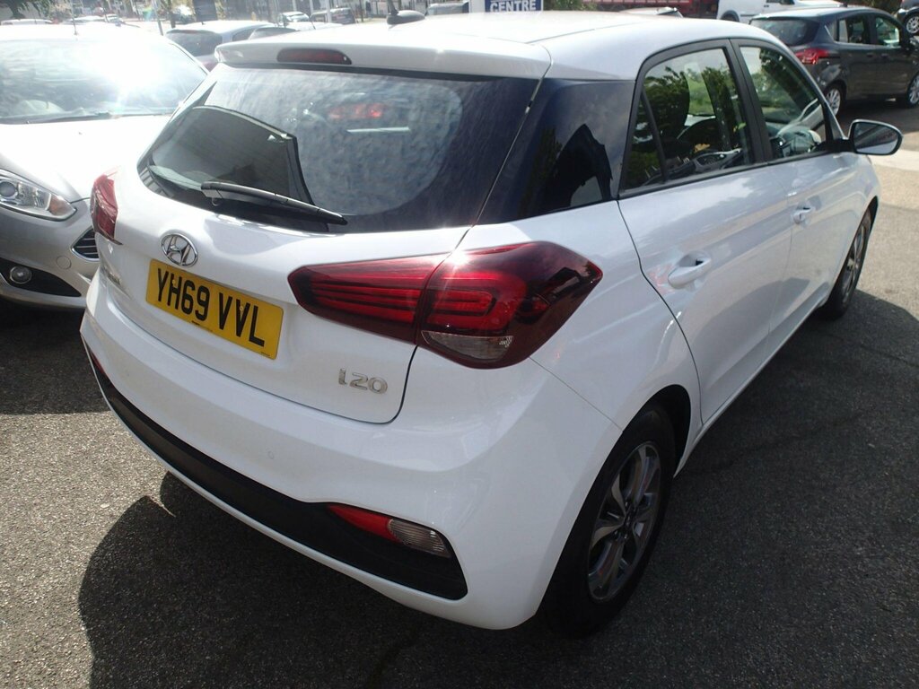 Hyundai I20 1.2 Se Launch Edition Euro 6 Ss YH69VVL White #3