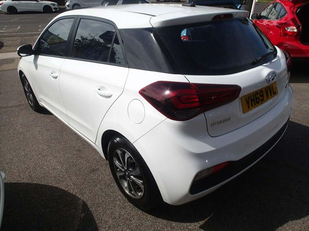 Hyundai I20 1.2 Se Launch Edition Euro 6 Ss YH69VVL White #4