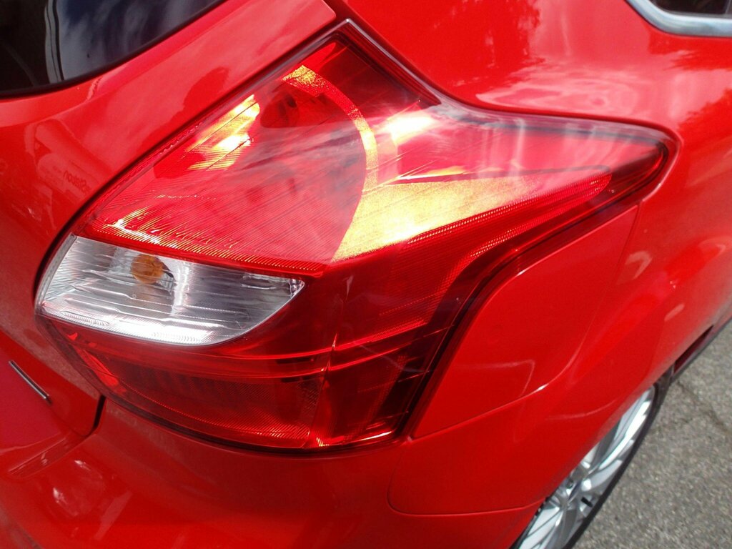 Ford Focus 1.0T Ecoboost Zetec Euro 5 Ss BT64GNU Red #5