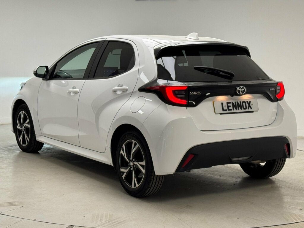Toyota Yaris 1.5 Vvt-h Design E-cvt Euro 6 Ss NU24SWK White #3