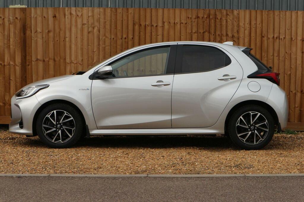 Toyota Yaris Hatchback 1.5 Vvt-h Design E-cvt Euro 6 Ss KT21OHK Silver #6