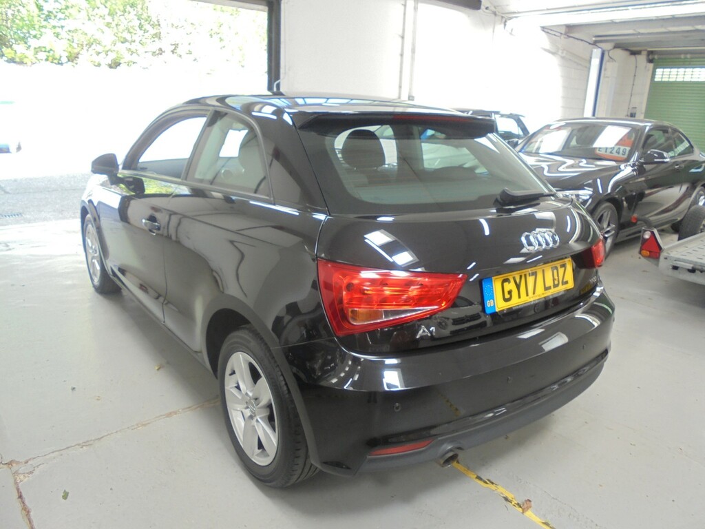 Audi A1 1.0 Tfsi Se GY17LDZ Black #6