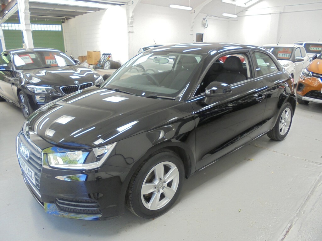 Audi A1 1.0 Tfsi Se GY17LDZ Black #4
