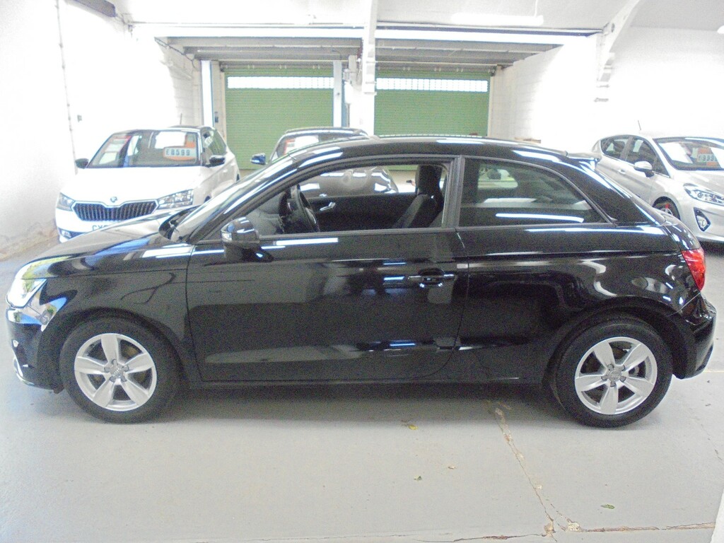 Audi A1 1.0 Tfsi Se GY17LDZ Black #5