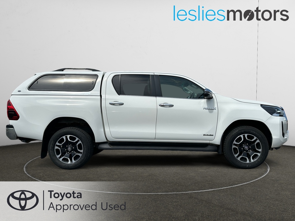 Toyota HILUX Invincible Dcab Pick Up 2.8 D-4d FV22FSX White #4