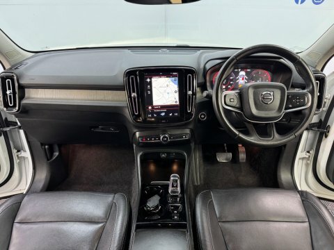 Volvo XC40 2.0 D3 Inscription KR69UCB White #4