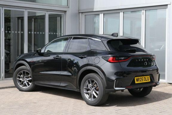 Lexus LBX Premium Black #2