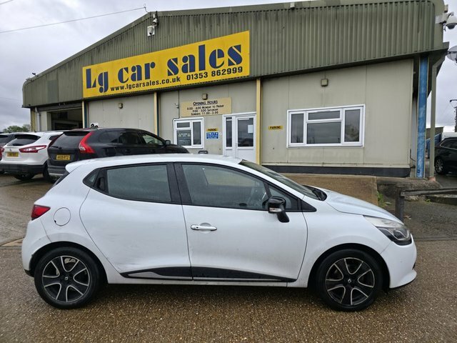 Renault Clio 16V Dynamique Medianav Hatchback White