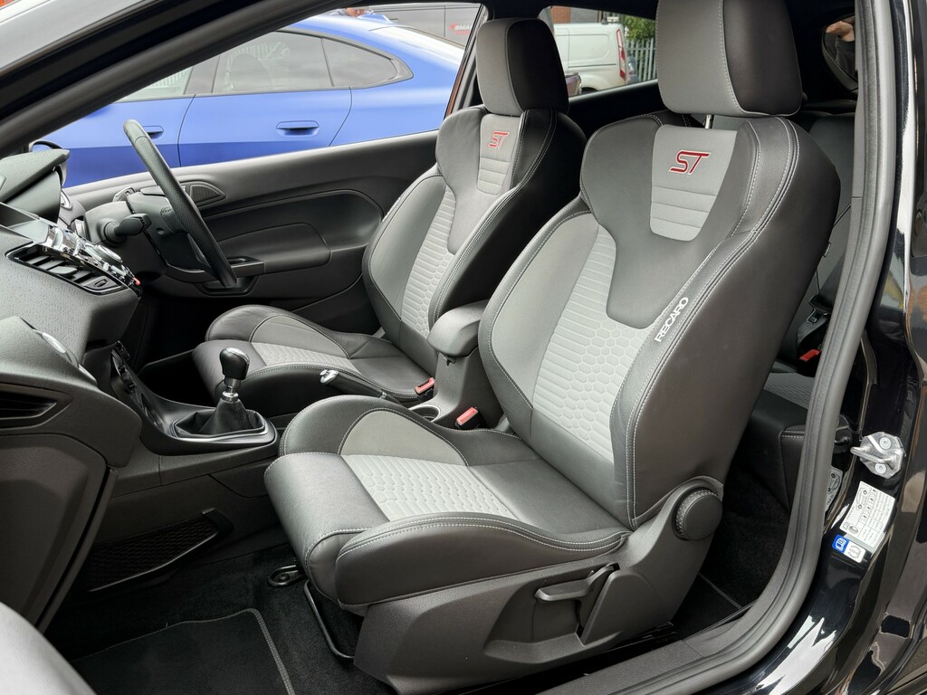 Ford Fiesta Hatchback 1.6T Ecoboost St-3 Hatchback Black #5