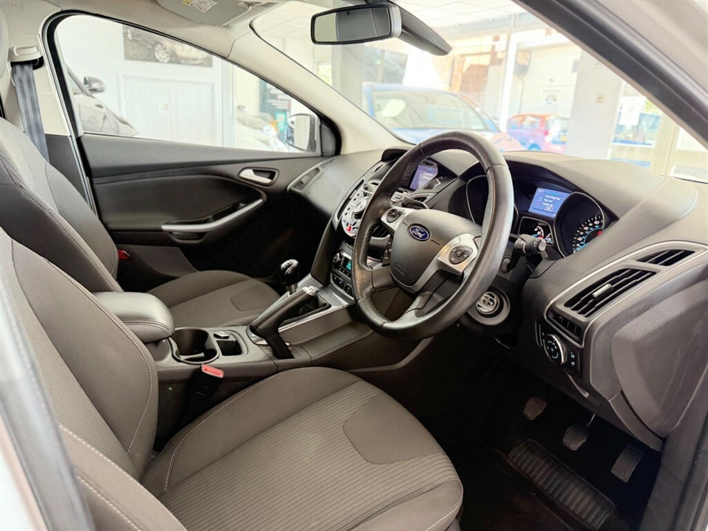 Ford Focus 1.6 Tdci Titanium Navigator Euro 5 Ss White #2