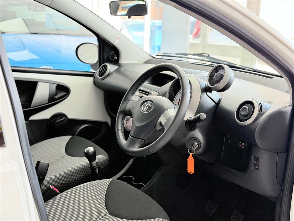 Toyota Aygo 1.0 Vvt-i Fire Hatchback Euro 5 White #2