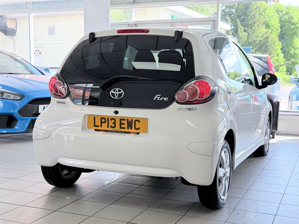 Toyota Aygo 1.0 Vvt-i Fire Hatchback Euro 5 White #4