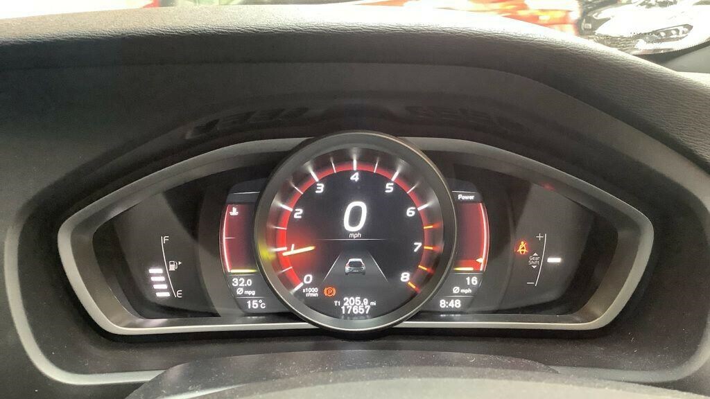 Volvo V40 2.0 T3 R-design Euro 6 Ss White #6