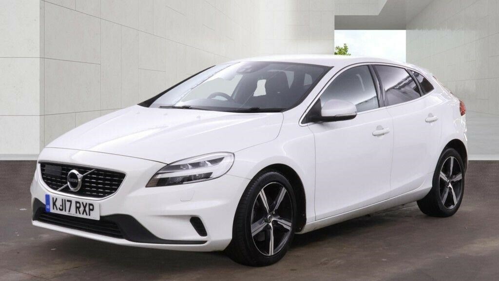 Volvo V40 2.0 T3 R-design Euro 6 Ss White