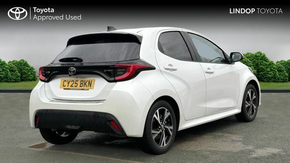 Toyota Yaris Design CY25BKN White #2