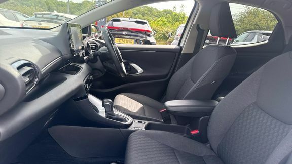 Toyota Yaris Design CX73XNF White #5