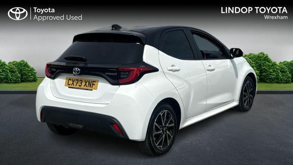 Toyota Yaris Design CX73XNF White #2