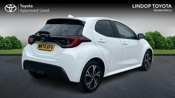 Toyota Yaris Design WM74AFV White #2